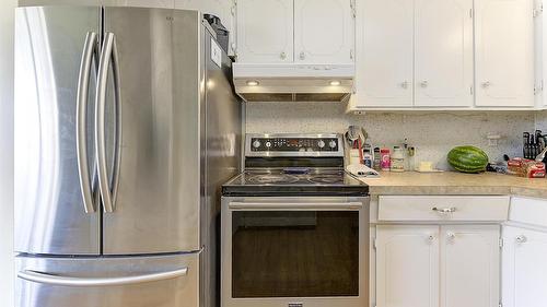 430 Perth Road, Kelowna, BC - Indoor Photo Showing Kitchen