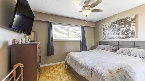 430 Perth Road, Kelowna, BC - Indoor Photo Showing Bedroom