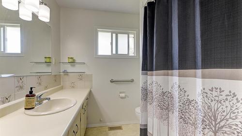 430 Perth Road, Kelowna, BC - Indoor Photo Showing Bathroom