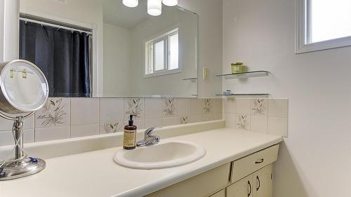 430 Perth Road, Kelowna, BC - Indoor Photo Showing Bathroom