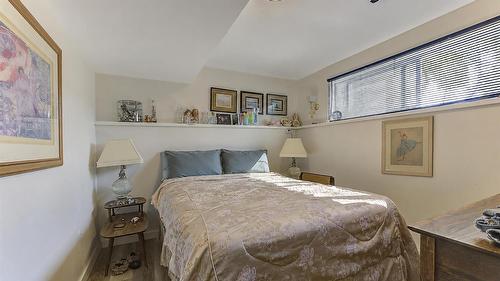 430 Perth Road, Kelowna, BC - Indoor Photo Showing Bedroom