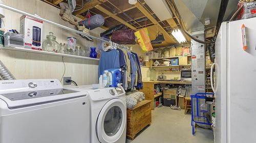 430 Perth Road, Kelowna, BC - Indoor Photo Showing Laundry Room