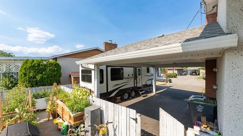 430 Perth Road, Kelowna, BC - Outdoor With Exterior