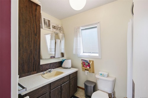7878 Wardrop Rd, Port Alberni, BC 