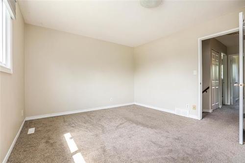 95 West Lake Cr, Winnipeg, MB - Indoor Photo Showing Other Room