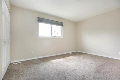 95 West Lake Cr, Winnipeg, MB - Indoor Photo Showing Other Room