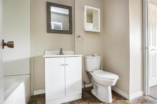 95 West Lake Cr, Winnipeg, MB - Indoor Photo Showing Bathroom