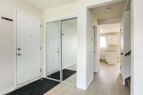95 West Lake Cr, Winnipeg, MB - Indoor Photo Showing Other Room