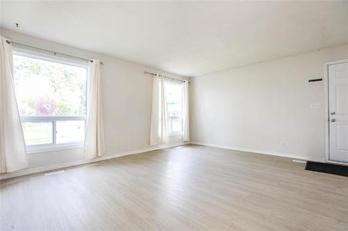95 West Lake Cr, Winnipeg, MB - Indoor Photo Showing Other Room