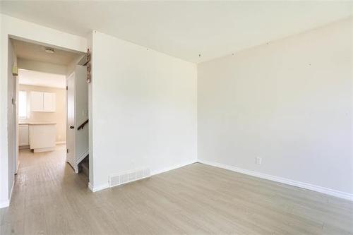 95 West Lake Cr, Winnipeg, MB - Indoor Photo Showing Other Room