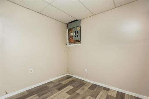 95 West Lake Cr, Winnipeg, MB - Indoor Photo Showing Other Room
