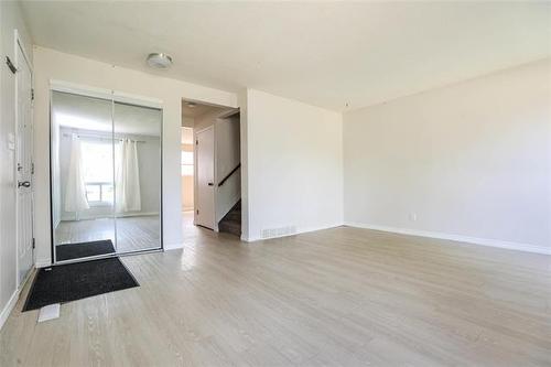 95 West Lake Cr, Winnipeg, MB - Indoor Photo Showing Other Room