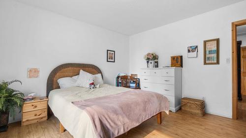 118 Baker Road, Burton, BC - Indoor Photo Showing Bedroom