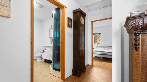 118 Baker Road, Burton, BC - Indoor Photo Showing Other Room