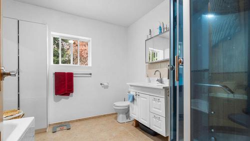 118 Baker Road, Burton, BC - Indoor Photo Showing Bathroom
