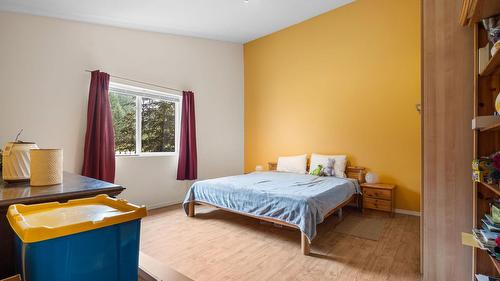 118 Baker Road, Burton, BC - Indoor Photo Showing Bedroom