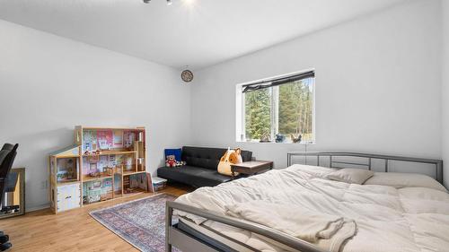 118 Baker Road, Burton, BC - Indoor Photo Showing Bedroom