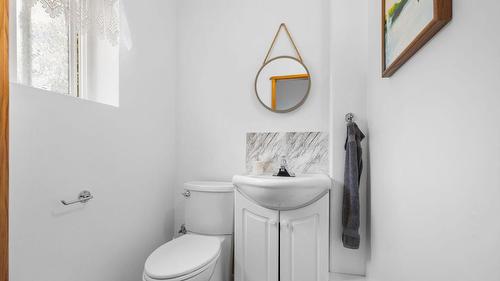 118 Baker Road, Burton, BC - Indoor Photo Showing Bathroom