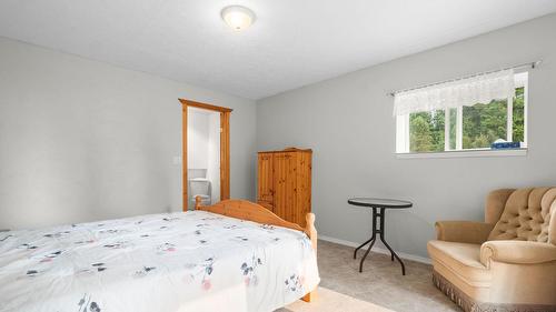 118 Baker Road, Burton, BC - Indoor Photo Showing Bedroom