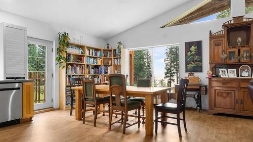 118 Baker Road, Burton, BC - Indoor Photo Showing Dining Room