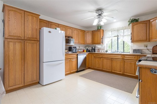 851 Breakwater Rd, French Creek, BC 
