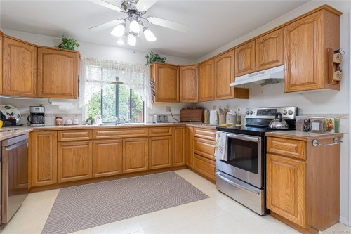 851 Breakwater Rd, French Creek, BC 