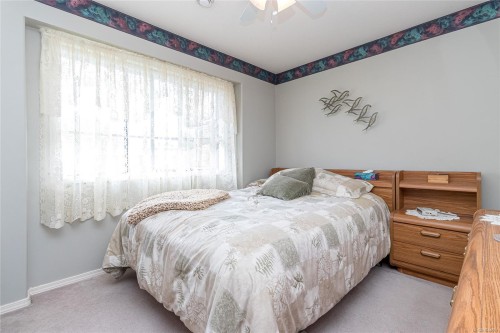 851 Breakwater Rd, French Creek, BC 