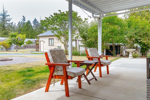 851 Breakwater Rd, French Creek, BC 