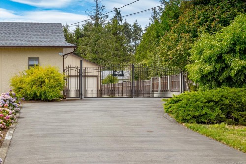 851 Breakwater Rd, French Creek, BC 
