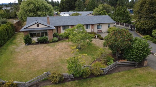 851 Breakwater Rd, French Creek, BC 