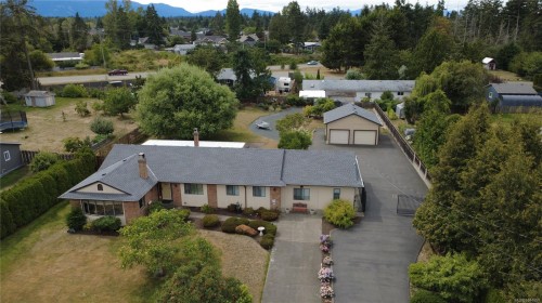 851 Breakwater Rd, French Creek, BC 