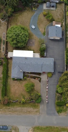 851 Breakwater Rd, French Creek, BC 