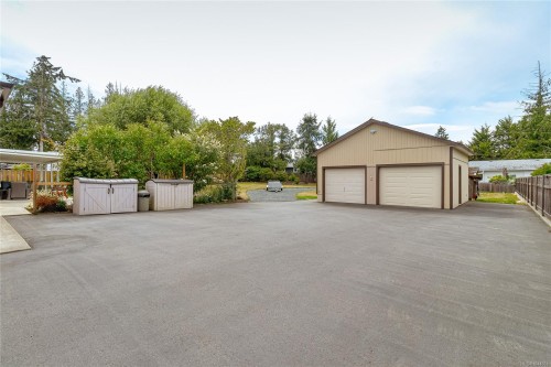 851 Breakwater Rd, French Creek, BC 