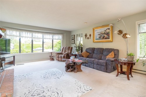 851 Breakwater Rd, French Creek, BC 