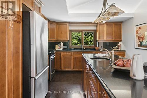 1041 Primrose Lane, Selwyn, ON - Indoor Photo Showing Kitchen