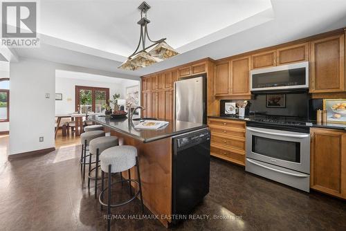 1041 Primrose Lane, Selwyn, ON - Indoor Photo Showing Kitchen