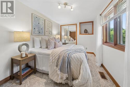 1041 Primrose Lane, Selwyn, ON - Indoor Photo Showing Bedroom