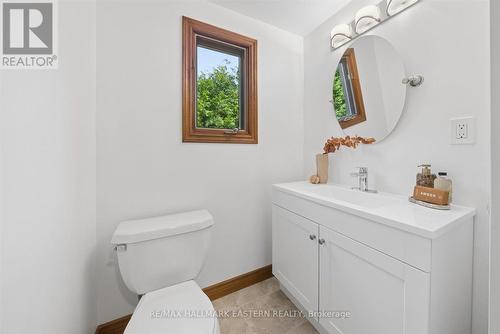 1041 Primrose Lane, Selwyn, ON - Indoor Photo Showing Bathroom