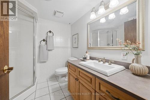 1041 Primrose Lane, Selwyn, ON - Indoor Photo Showing Bathroom