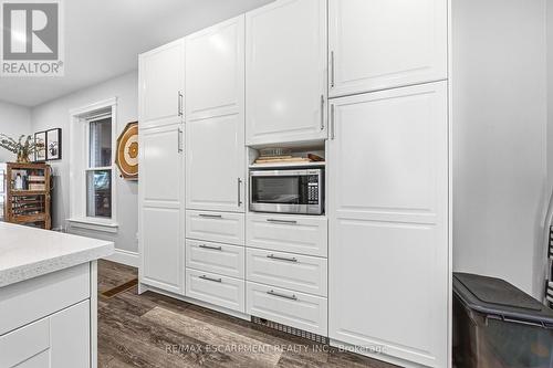30 Cumberland Avenue, Hamilton, ON - Indoor Photo Showing Kitchen