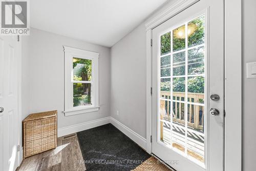 30 Cumberland Avenue, Hamilton, ON - Indoor Photo Showing Other Room