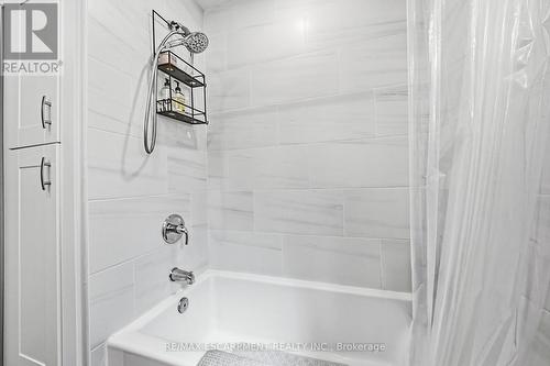 30 Cumberland Avenue, Hamilton, ON - Indoor Photo Showing Bathroom