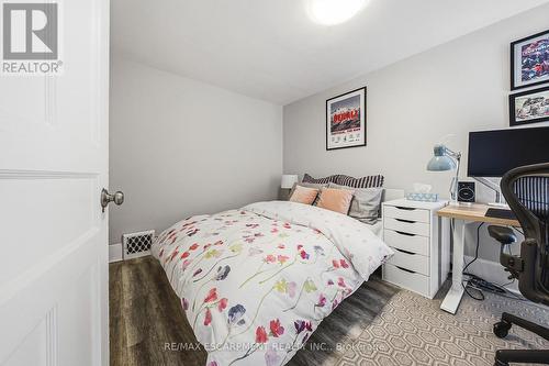 30 Cumberland Avenue, Hamilton, ON - Indoor Photo Showing Bedroom