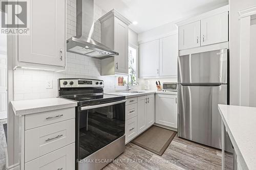30 Cumberland Avenue, Hamilton, ON - Indoor Photo Showing Kitchen