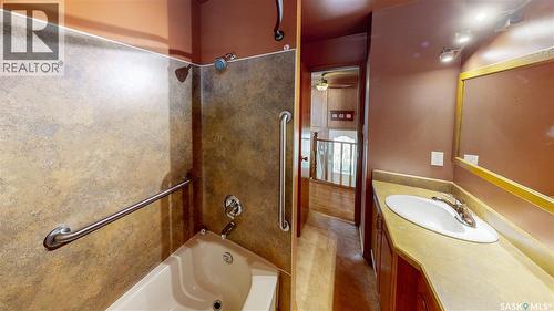 6524 Dewdney Avenue, Regina, SK - Indoor Photo Showing Bathroom