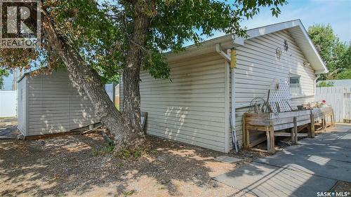 6524 Dewdney Avenue, Regina, SK - Outdoor