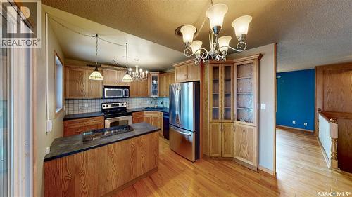 6524 Dewdney Avenue, Regina, SK - Indoor Photo Showing Kitchen With Stainless Steel Kitchen