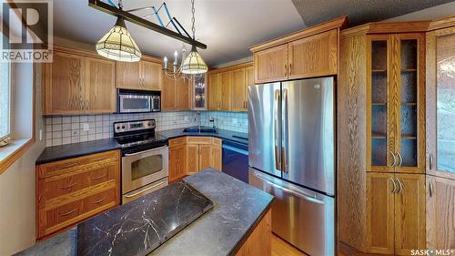 6524 Dewdney Avenue, Regina, SK - Indoor Photo Showing Kitchen With Stainless Steel Kitchen