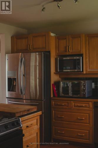 9392 Highway 33 Highway, Greater Napanee (Greater Napanee), ON - Indoor Photo Showing Kitchen