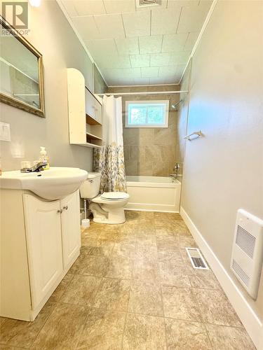 25 Second Avenue, Lewisporte, NL - Indoor Photo Showing Bathroom